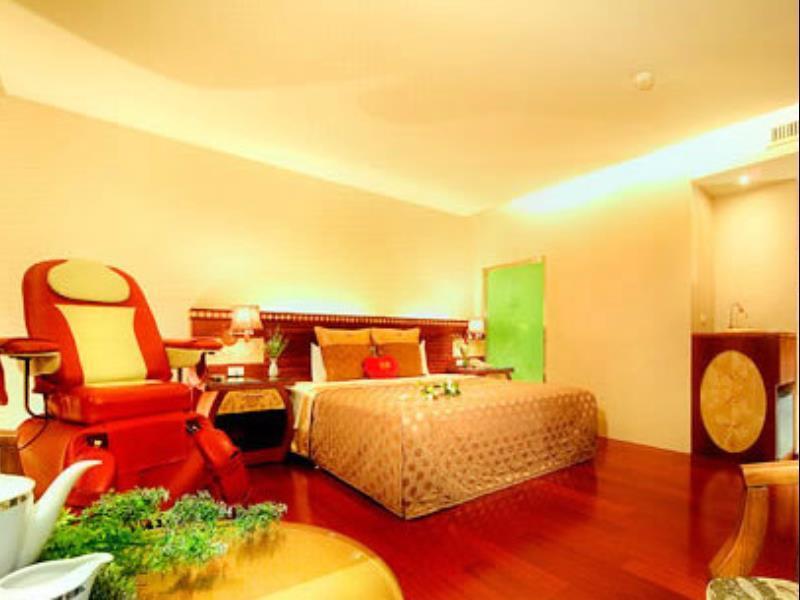 England Business Motel Yilan Екстер'єр фото