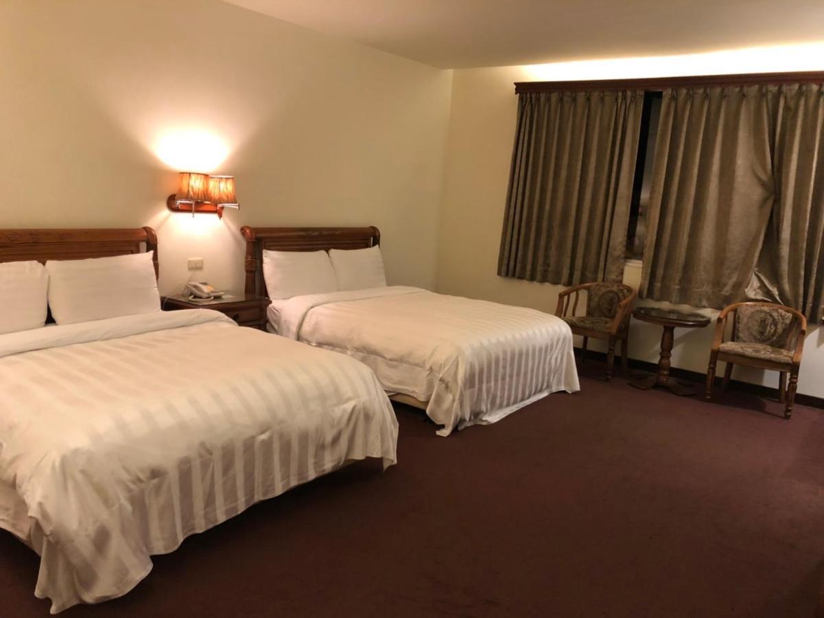 England Business Motel Yilan Екстер'єр фото